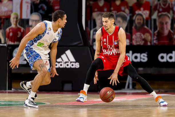 年轻球员对 年轻球员对