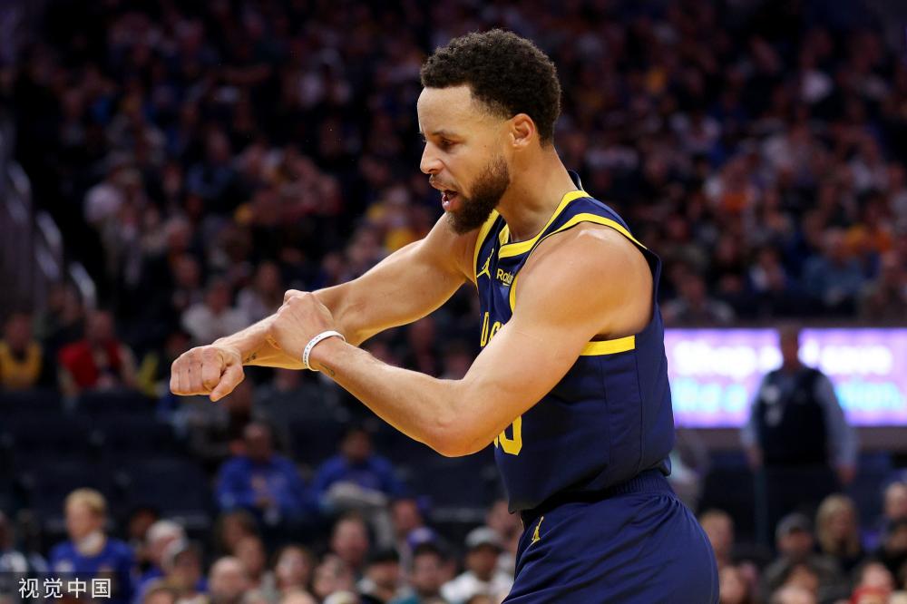 西蒙斯凭借 西蒙斯凭借